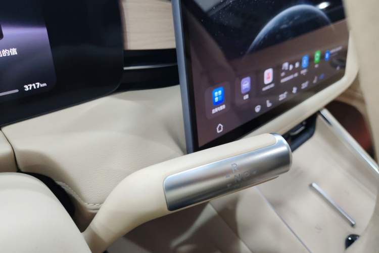 Used Hima AITO M5 2025 Extended-Range Ultra All-Wheel-Drive Version Gear Lever