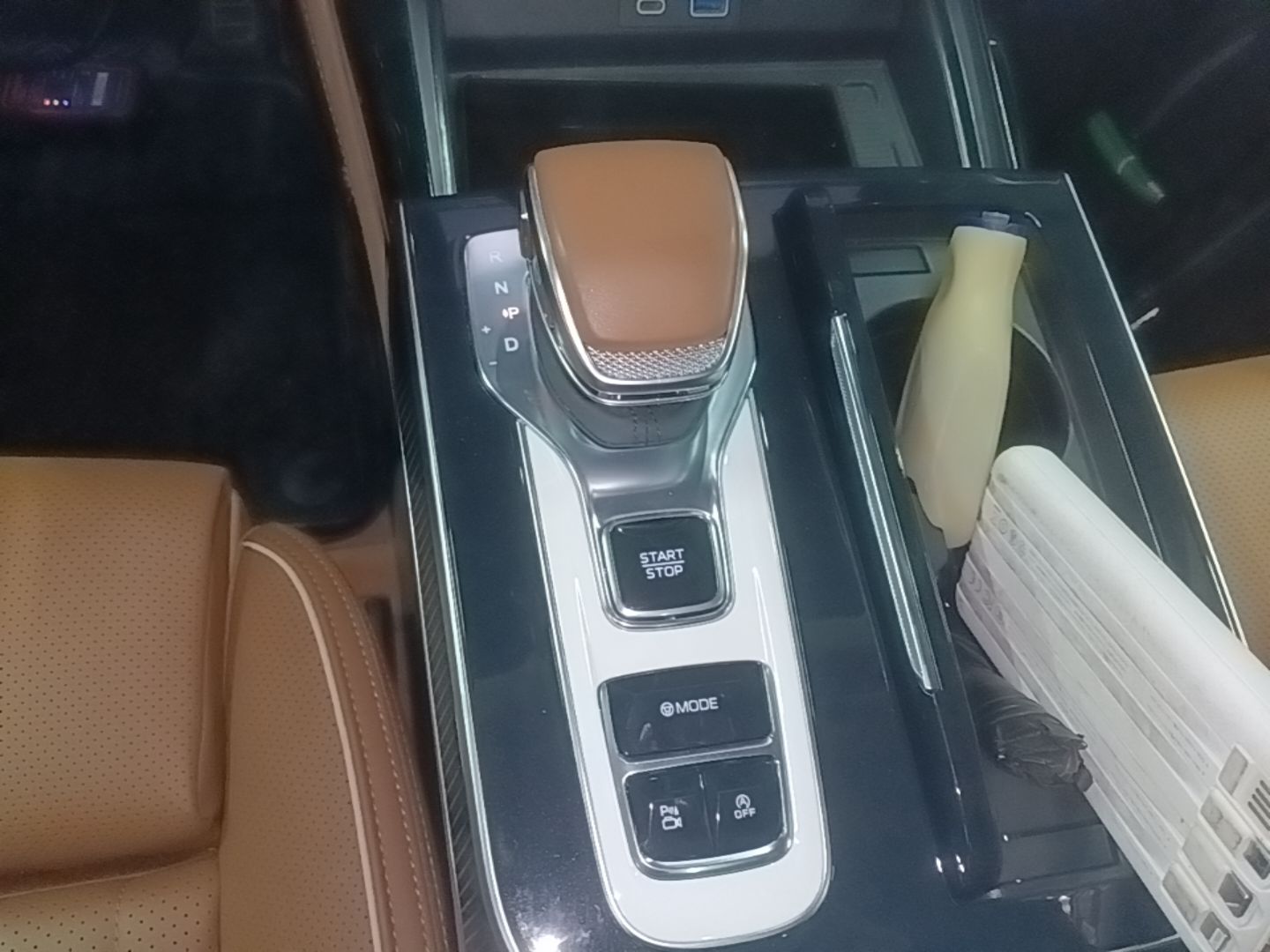 Hongqi H9 2025 2.0T Two-Wheel-Drive Flagship Luxury Business Edition 5 Seats — снимка 16