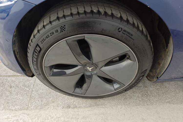 Used Tesla Model 3 2019 Long-Range Rear-Wheel-Drive Version