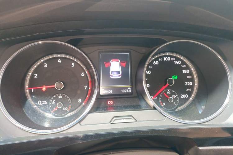 Used Volkswagen Tiguan L 2017 330TSI Automatic Two-Wheel Drive Luxury Edition Instrument Cluster