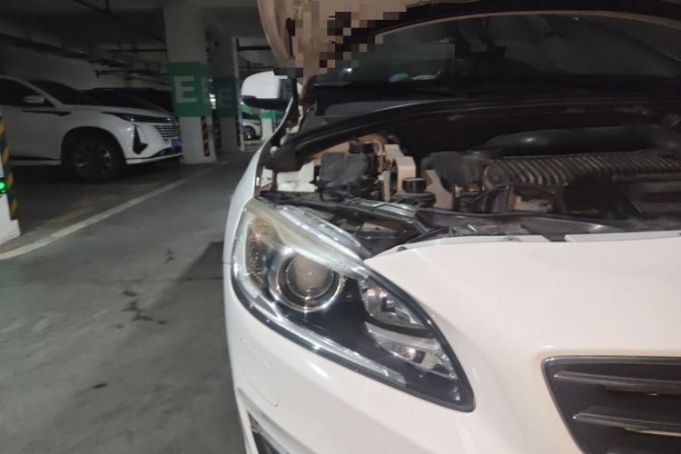 Used Volvo S60 2014 S60L 2.0T Zhiyuan Edition Right Front Headlight