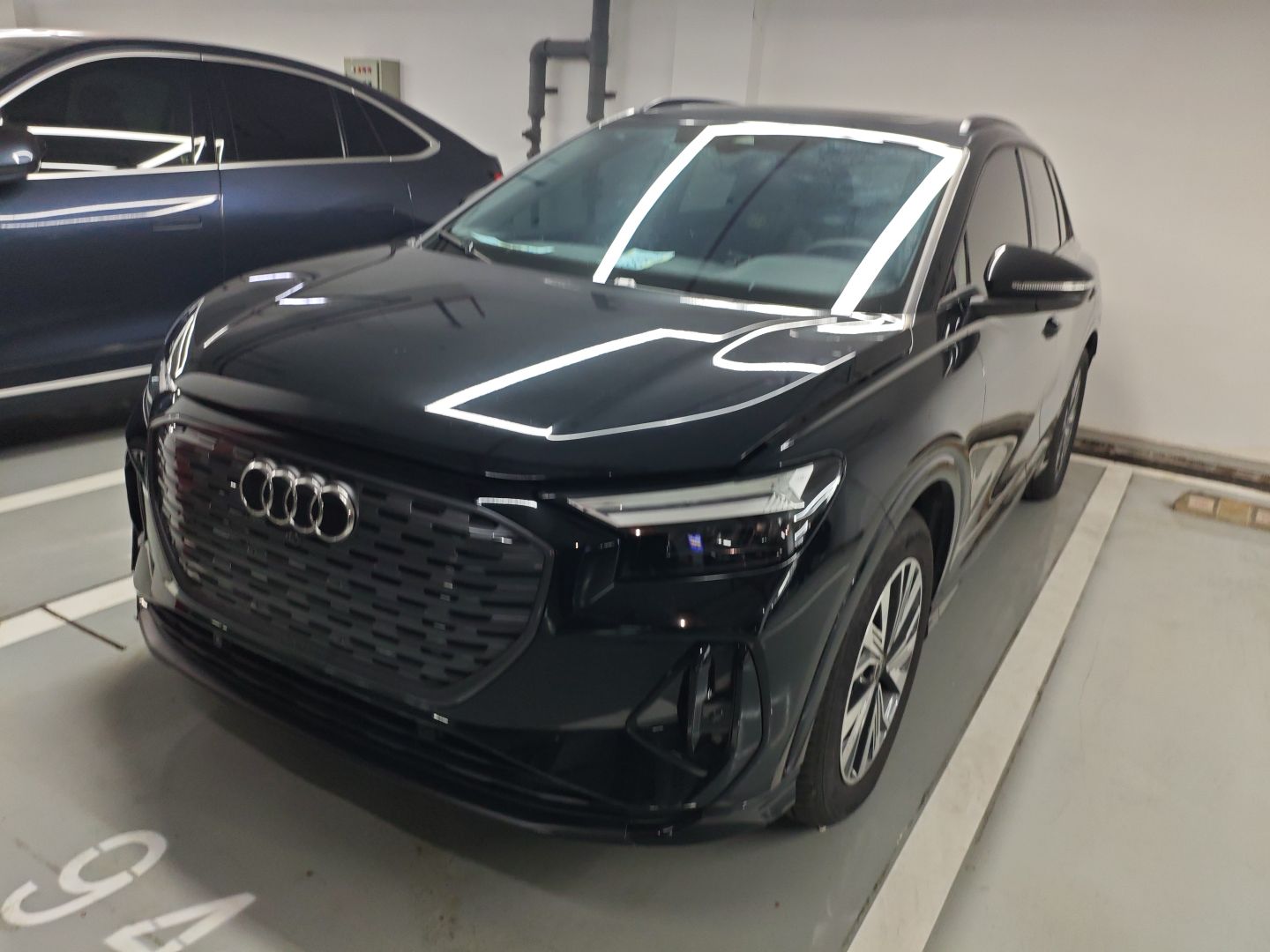 Под передней частью автомобиля