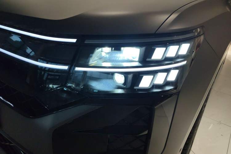 Used Volkswagen Teramont 2025 Tiguan Pro 450TSI Four-Wheel Drive Summit Edition
