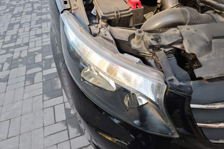 Used Mercedes-Benz Vito 2023 2.0T Business Version 7 Seats Right Front Headlight