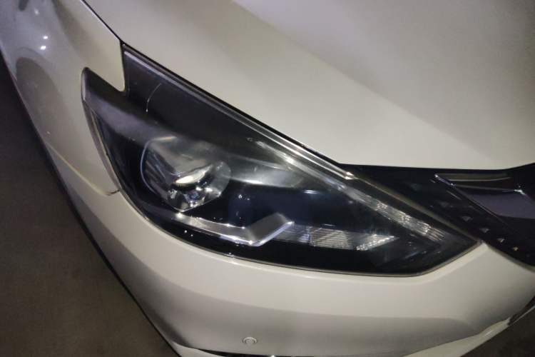 Used Nissan Sylphy 2016 1.6XV CVT ZhiZun Edition Right Front Headlight