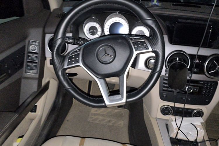 Used Mercedes-Benz GLK-Class 2015 GLK 300 4MATIC Fashion Edition Ultimate Version Steering Wheel