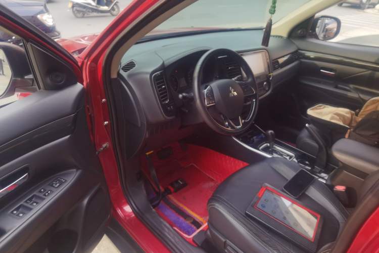 Used Mitsubishi Outlander 2018 2.0L Two-Wheel Drive Glory Edition 5 Seats
