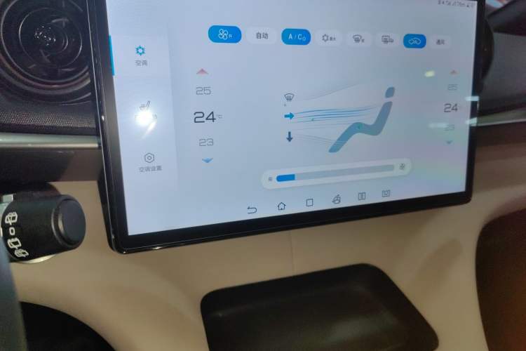 Used BYD Dolphin 2023 420 km Fashion Edition Audio And AC Panel