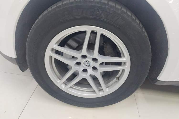 Used Porsche Macan 2018 Macan 2.0T Left Front Wheel Hub