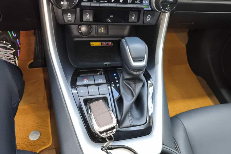 Used Toyota RAV4 2024 2.0L CVT Two-Wheel Drive Fashion Plus Edition Gear Lever