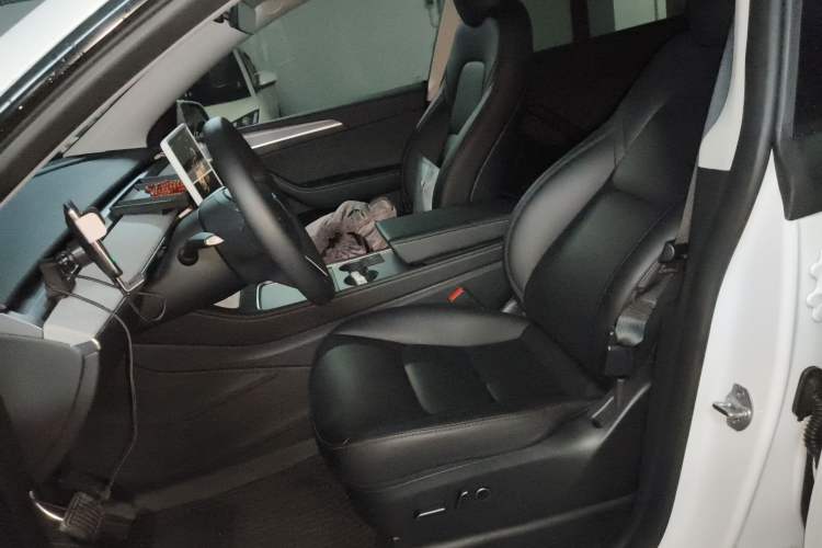 Used Tesla Model Y 2024 Long-Range All-Wheel-Drive Version