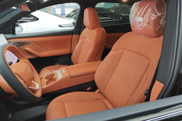 Used ONVO L60 2025 Model, 60kWh Black Knight Special Edition Left Front Seat