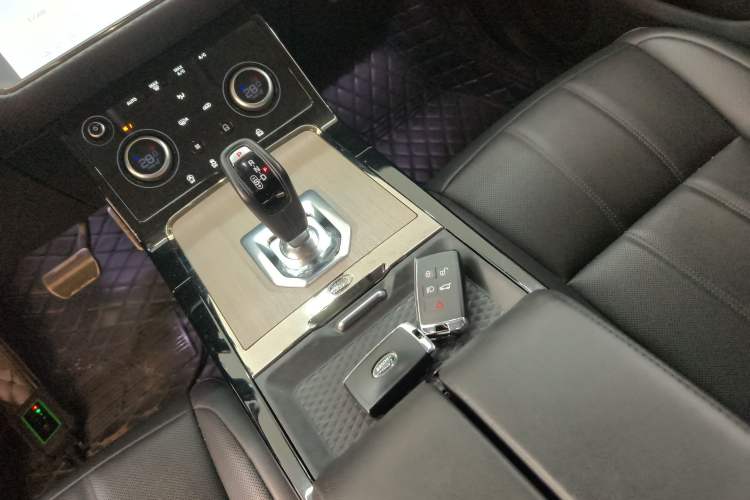 Used Land Rover Range Rover Evoque 2021 Range Rover Velar 249 PS R-Dynamic S Performance Edition