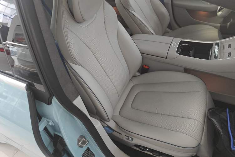 Used Hima Luxeed S7 2025 785 km Ultra
