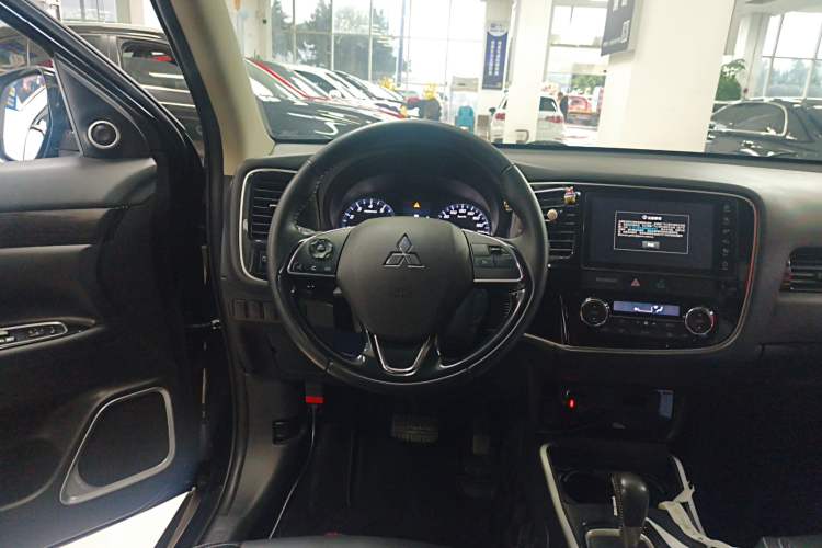 Used Mitsubishi Outlander 2020 2.0L Two-Wheel Drive Enjoyment Version 5 Seats