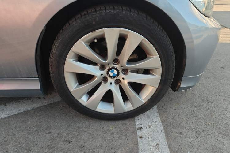 Used BMW 3 Series 2010 320i Sport Edition Right Front Wheel Hub