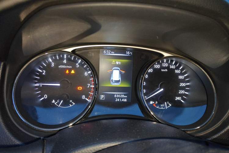 Used Nissan X-Trail 2014 2.5L CVT Leading Edition 4WD
