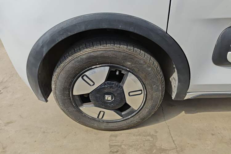 Used Baojun E300 2020 Star Travel Edition Right Rear Wheel Hub