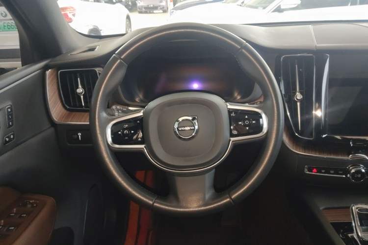 Used Volvo XC60 2022 B5 4x4 Smart Luxury Edition
