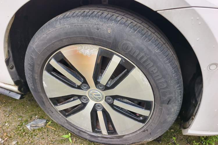 Used Volkswagen Golf 2015 GTE model Right Front Wheel Hub