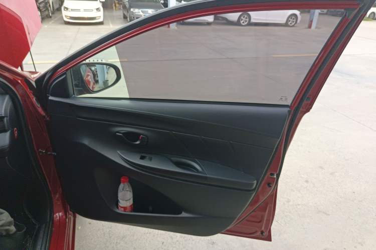 Used Toyota YARiS L Zhi Xiang 2017 1.5E Manual Charm Edition Right Front Door Interior