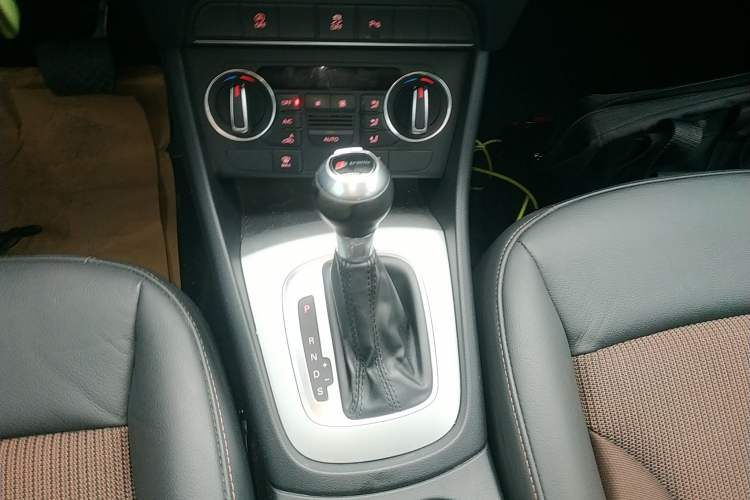 Used Audi Q3 2018 30th Anniversary Edition 30 TFSI Fashion Model Gear Lever