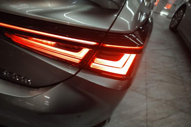 Used Lexus ES 2025 300h Deluxe Edition
