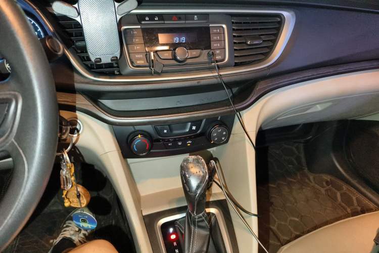 Used Buick GT 2017 15N Automatic Elite Version Audio And AC Panel