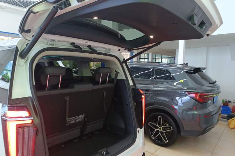 Used GAC Trumpchi M8 2024 Master Series Super Hybrid Edition Trunk