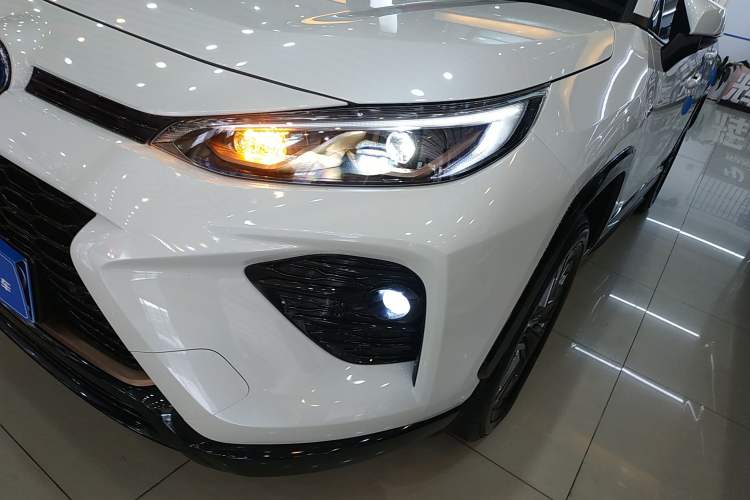 Used Toyota Wildlander 2024 Dual-Motor 2.5L E-CVT Two-Wheel Drive Luxury PLUS Edition
