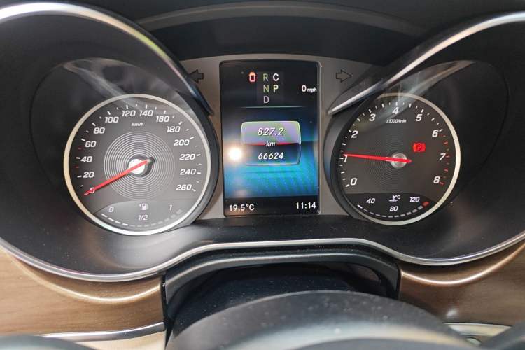 Used Mercedes-Benz V-Class 2021 V 260 Prestige Edition Odometer Close Up