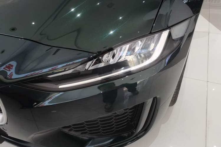 Used Jaguar XEL 2023 2.0T 200 PS R-DYNAMIC Youth Sports Edition Left Front Headlight