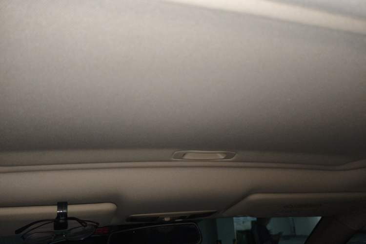 Used Mitsubishi Outlander 2019 2.4L 4x4 Zhi Xiang Edition 7 Seats China VI Standard Headliner