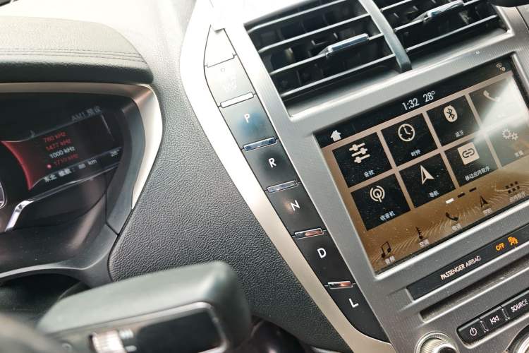 Used Lincoln MKZ 2018 2.0T Prestige Edition Gear Lever