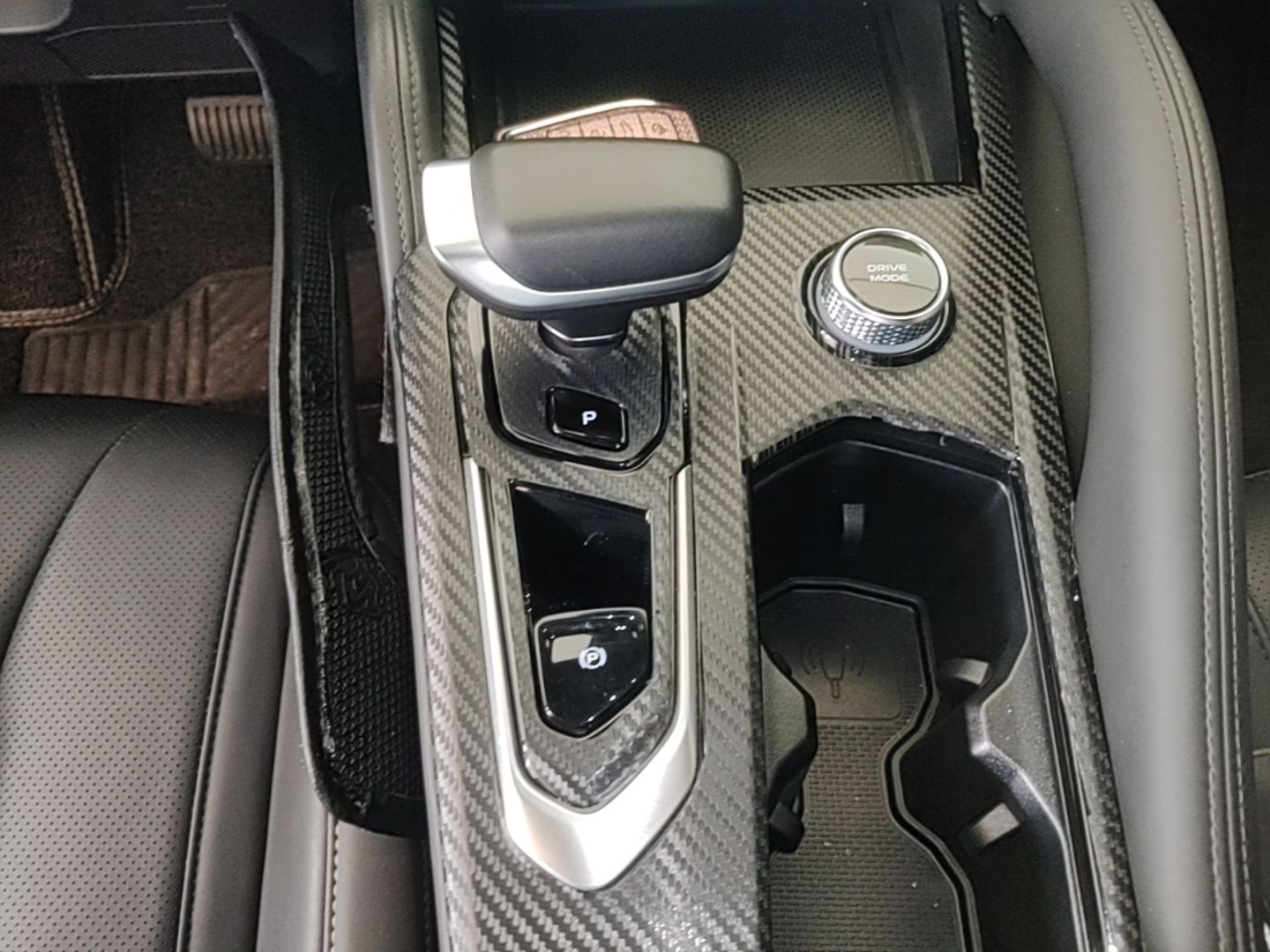 Geely Auto Monjaro L 2024 2.0TD DCT EVO Two-Wheel Drive Long-Range Version — снимка 16