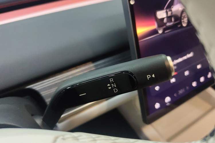 Used ONVO L60 2024 60 kWh Rear-Drive Version Gear Lever