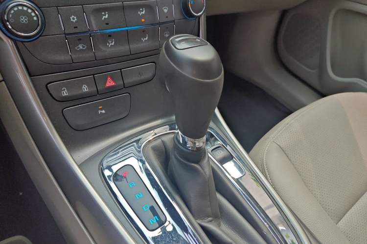 Used Chevrolet Malibu 2014 2.0L Automatic Comfort Edition Gear Lever