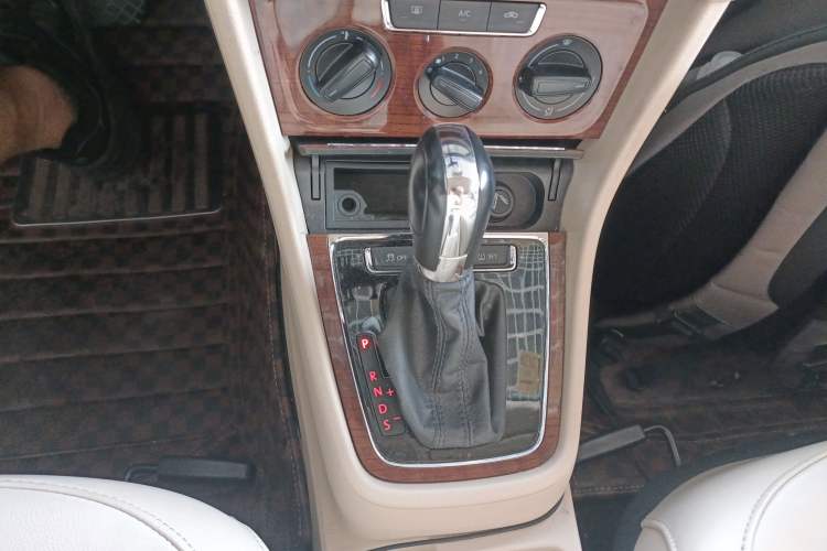 Used Volkswagen Lavida 2013 Restyled Classic 1.6L Automatic Comfort Edition