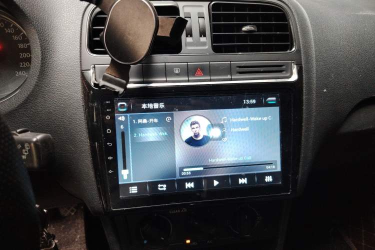 Used Volkswagen Polo 2016 1.4L Manual Fashion Model Audio And AC Panel