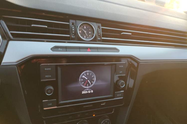 Used Volkswagen Magotan 2018 330TSI DSG Advanced Model Audio And AC Panel