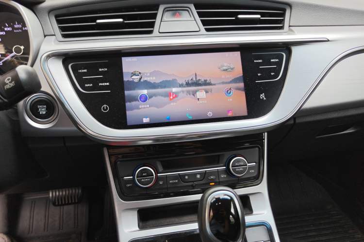 Used Geely Auto Emgrand GL 2019 1.4T CVT Elite Smart Edition Audio And AC Panel