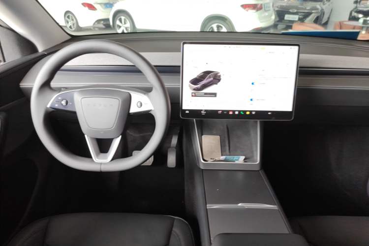 Used Tesla Model Y 2025 Rear-Wheel-Drive Version
