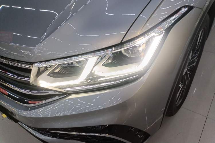 Used Volkswagen Tiguan L 2023 330TSI Automatic Two-Wheel Drive R-Line Flagship Edition
