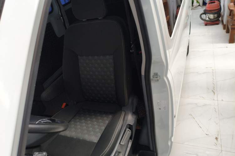 Used SAIC MAXUS Xintu V80 2021 2.0T Manual Classic Aoyuntong Long Wheelbase Mid-Roof 6/7/8/9-Seater