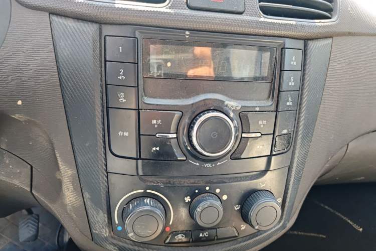 Used Wuling Hongguang 2013 1.5L Base Version Audio And AC Panel