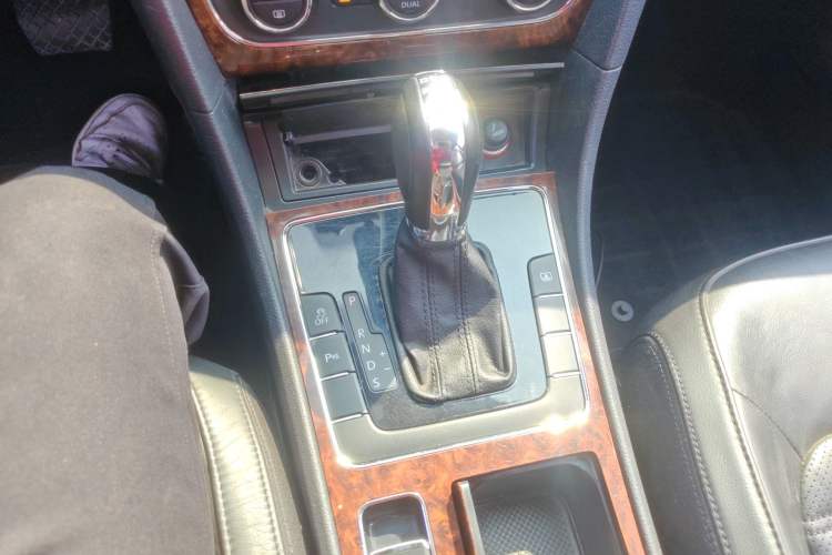 Used Volkswagen Passat 2011 1.8TSI DSG Prestige Edition Gear Lever