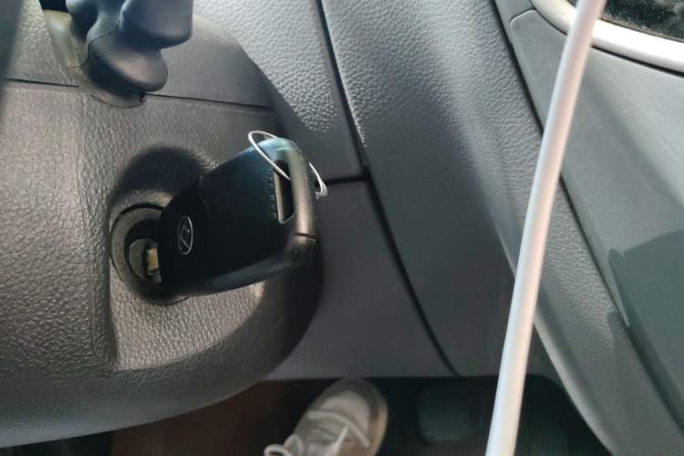 Used SAIC MAXUS Xintu V80 2023 2.0T Manual Classic Aoyuntong Power Version Short Wheelbase Ultra-Low Roof 5/6-Seater
