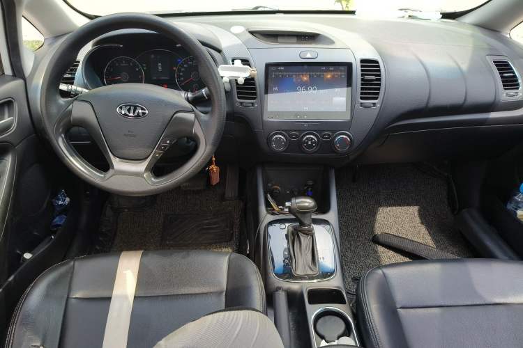 Used Kia K3 2016 1.6L Automatic GL Center Console