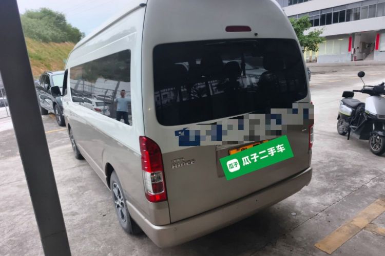 Used Toyota HIACE 2011 2.7L Automatic Standard Edition 13 Seats