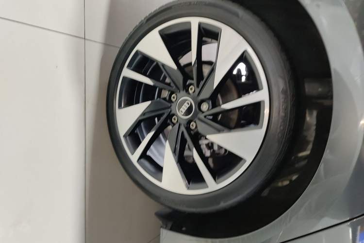 Used Audi A3 2023 Restyled A3L Limousine 35 TFSI Fashion Sport Edition Right Rear Wheel Hub